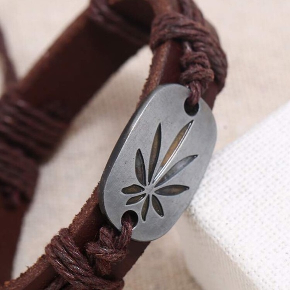 👑maple leaf leather bracelet - Picture 5 of 7